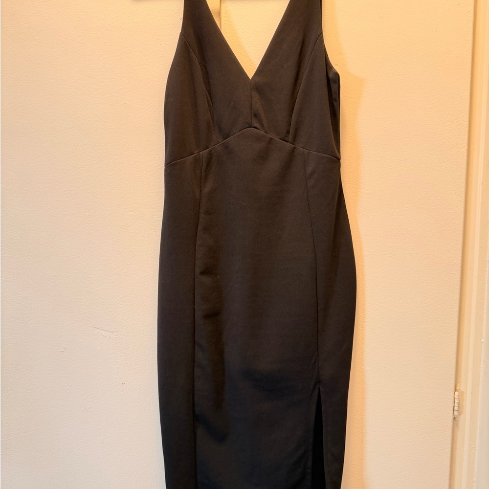 Lulu's Black V-Neck Sleeveless Dress